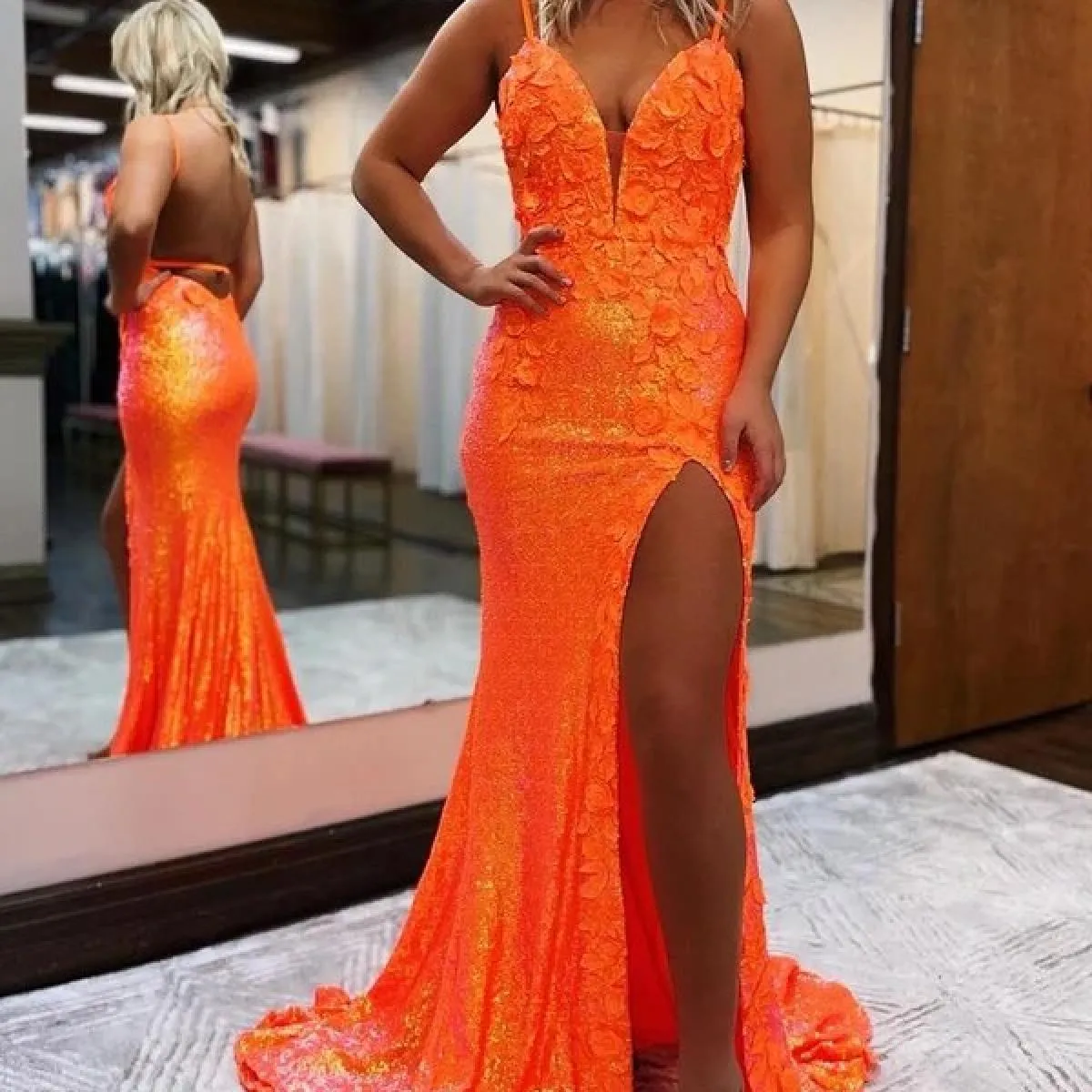 Bowith Abiti da ballo arancioni Abiti da festa eleganti lucidi per le donne Abiti da sera a sirena applicati con strascico Vesti