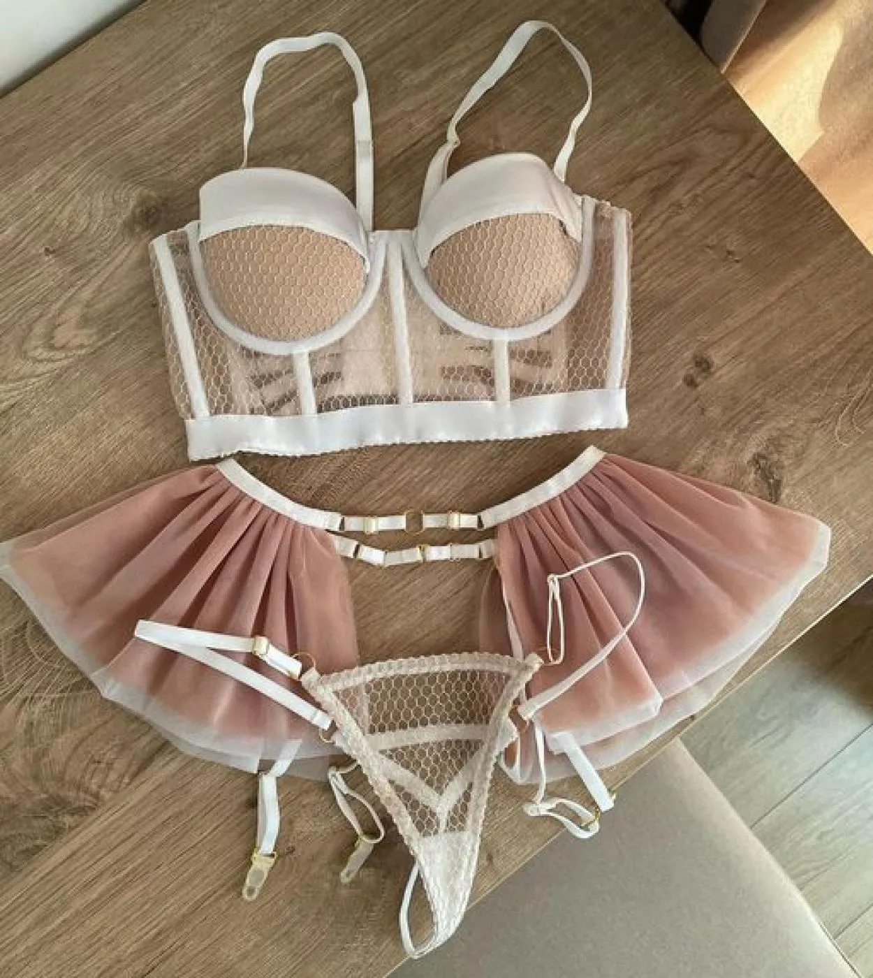 Lingerie Sensual Fancy Underwear Reggicalze arruffato Set 3 pezzi Reggiseno imbottito in pizzo Delicati set di lusso