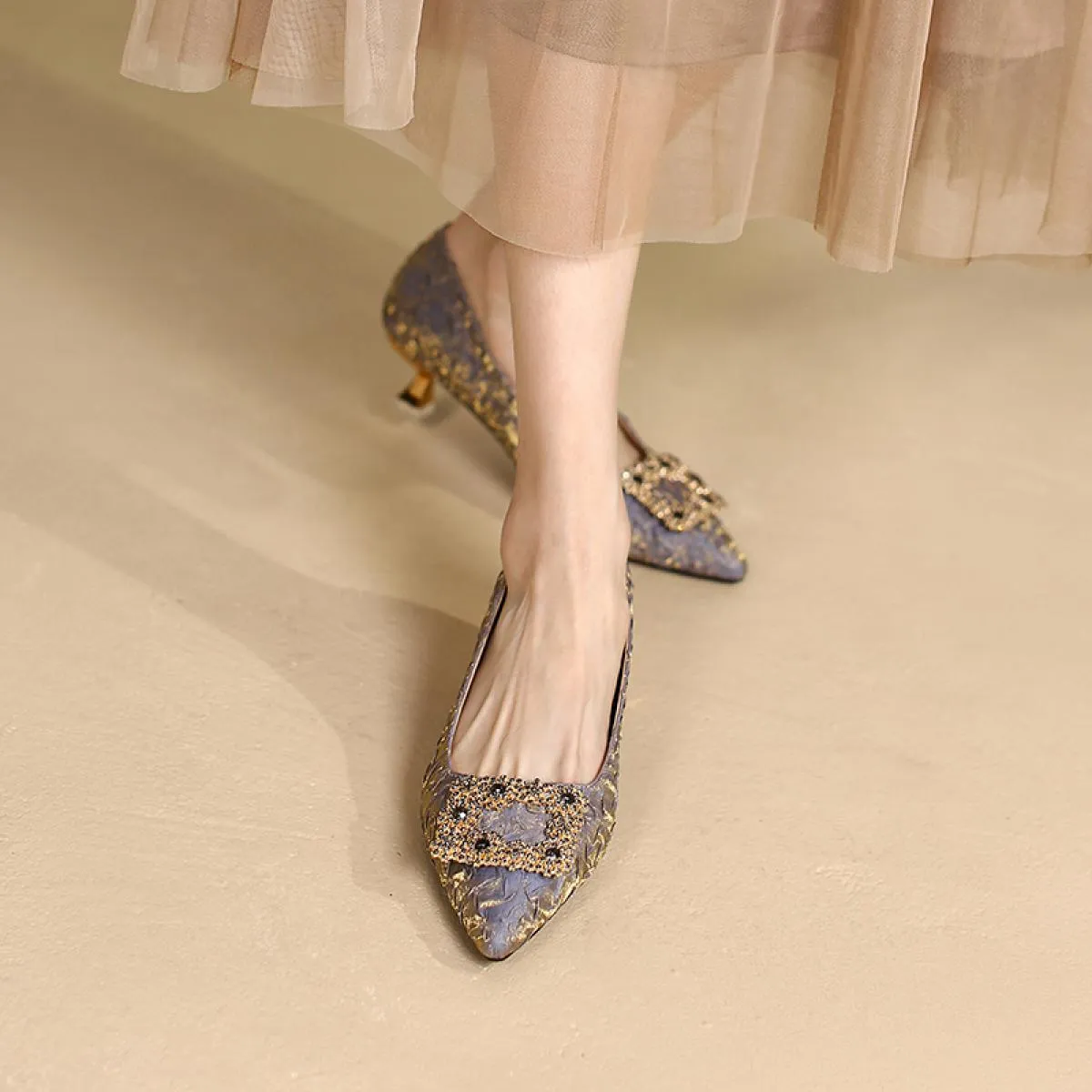 Tacchi alti da donna primavera autunno catena di perle scarpe decorative con tacco sottile a punta temperamento tacchi alti vers